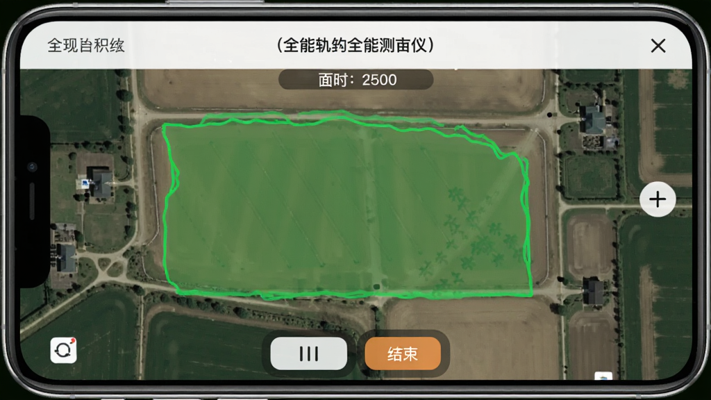 手机全能测亩仪实时轨迹绘制界面,手机屏幕上显示一条绿色闭合轨迹围绕农田区域,轨迹内部填充半透明色块,屏幕上方显示实时面积数值,下方有暂停和结束按钮,背景为卫星地图视角,画面简洁直观,突出手机全能测亩仪软件名称,画质清晰