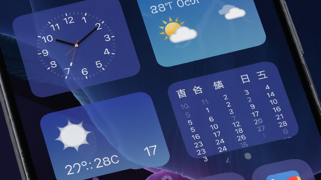 手机桌面展示多个靛蓝色风格小组件,包括时钟、天气与日历模块,排列错落有致,背景为深色渐变壁纸,界面清爽,高清画质